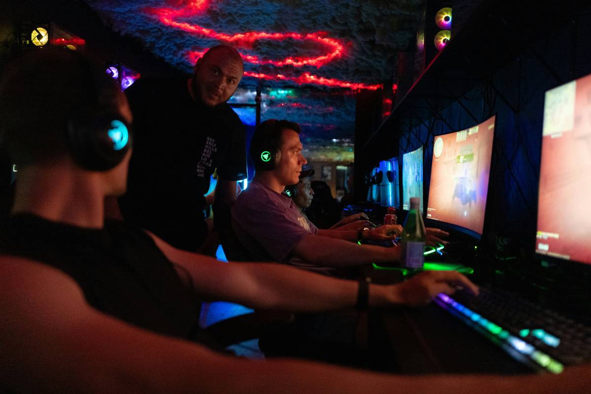 reaction drills for MCC speedrun showing a player executing rapid keypress sequences on a mechanical keyboard during a timed Parkour Warrior simulation