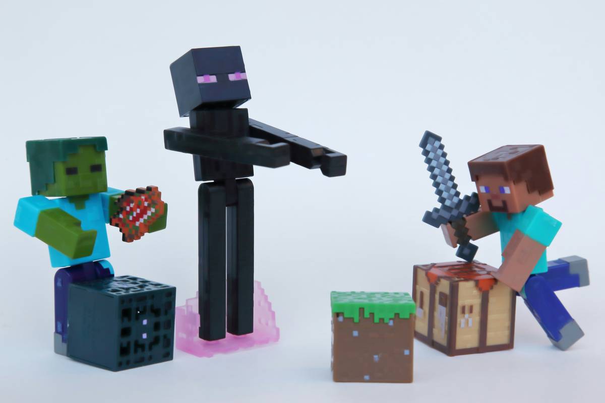 mod security for MCC: screenshot showing verified vs unverified mod files in a Minecraft launcher